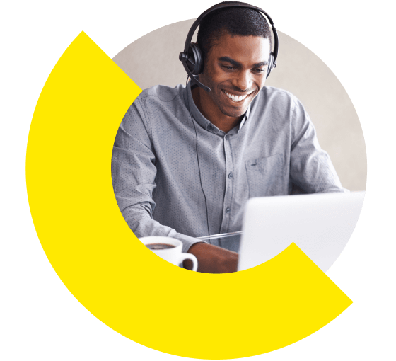 An agent using GoTo Contact on his laptop.