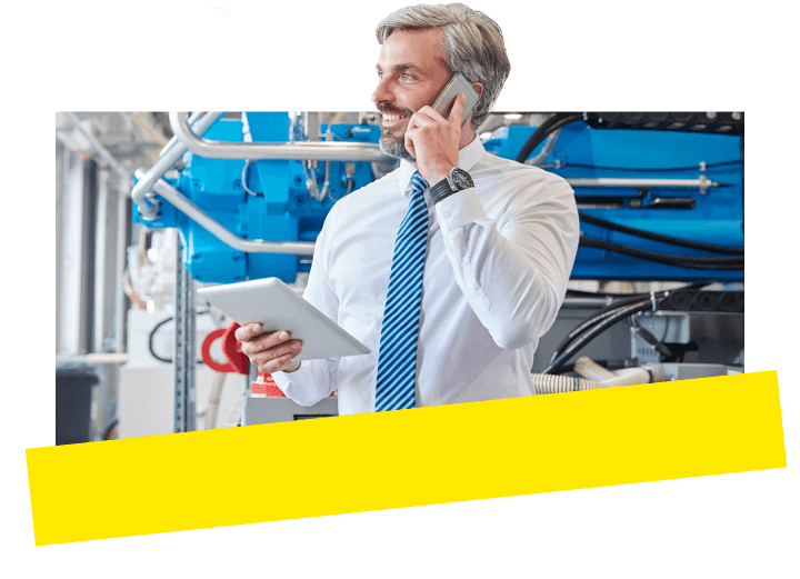 An operations manager leverages AI-driven insights and real-time communication tools to coordinate with the team and optimize workflow.